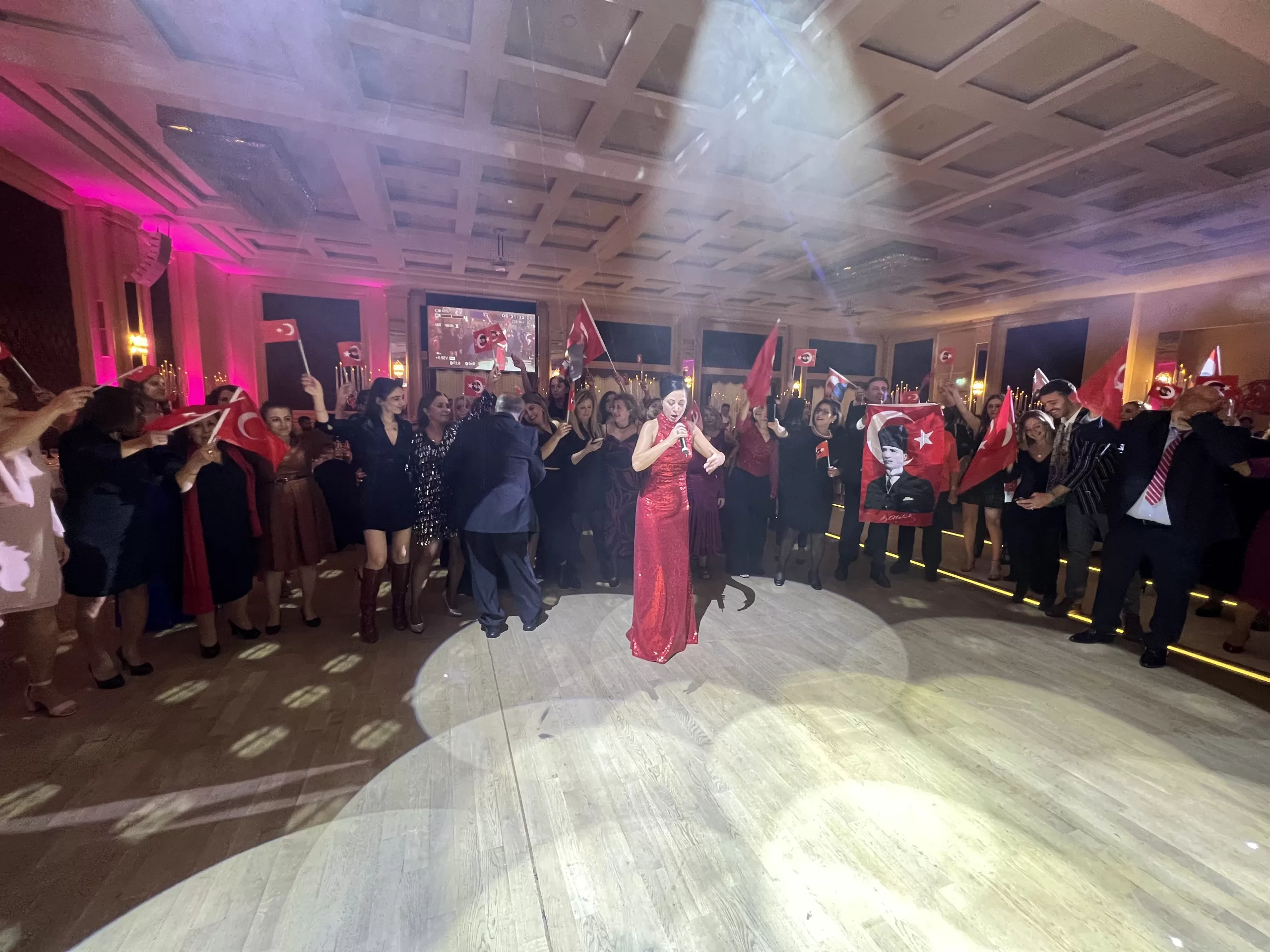 CHP Berlin Birliği Cumhuriyet`in 100. Yılını bir balo ile kutladı