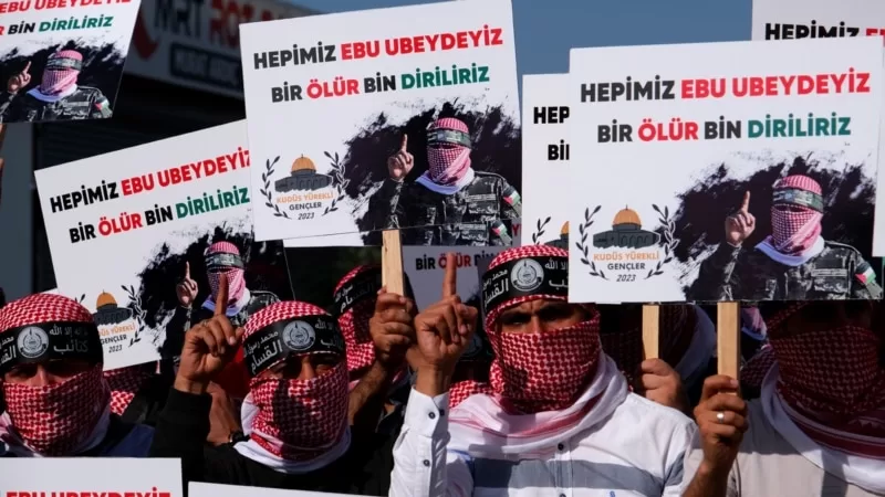 Üsse yürüyen gruba polis müdahale etti