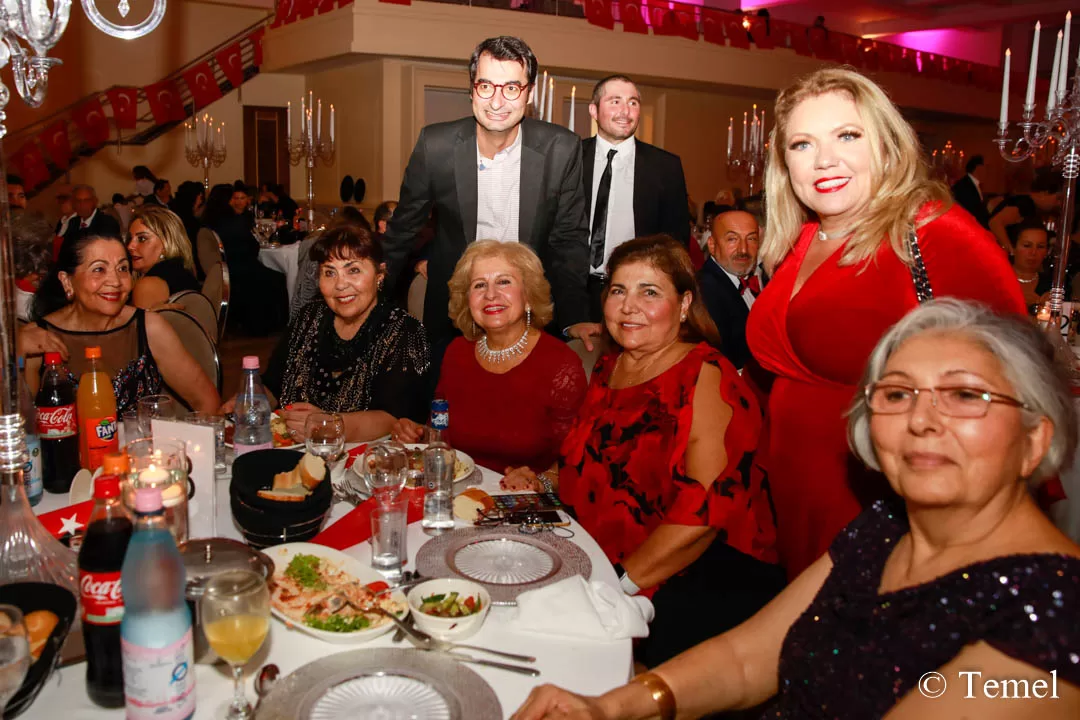 CHP Berlin Birliği Cumhuriyet`in 100. Yılını bir balo ile kutladı