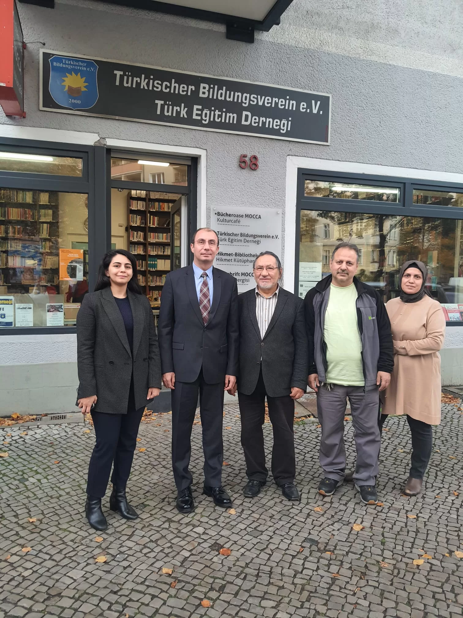 BAŞKONSOLOS İLKER OKAN ŞANLI TÜRK EĞİTİM DERNEĞİ’Nİ ZİYARET ETTİ
