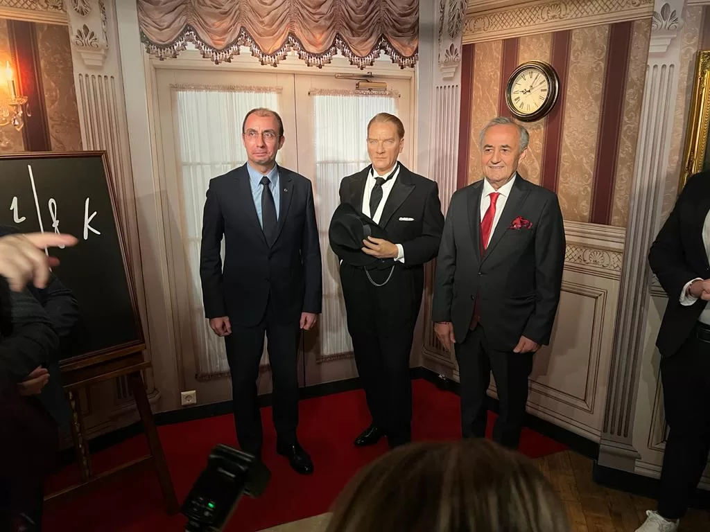 Atatürk'ün balmumu heykeli, Berlin'de ziyarete açıldı