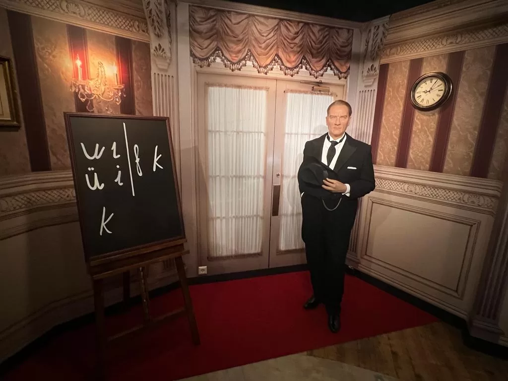 Atatürk'ün balmumu heykeli, Berlin'de ziyarete açıldı