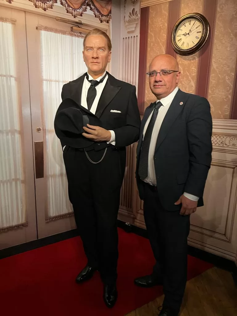 Atatürk'ün balmumu heykeli, Berlin'de ziyarete açıldı