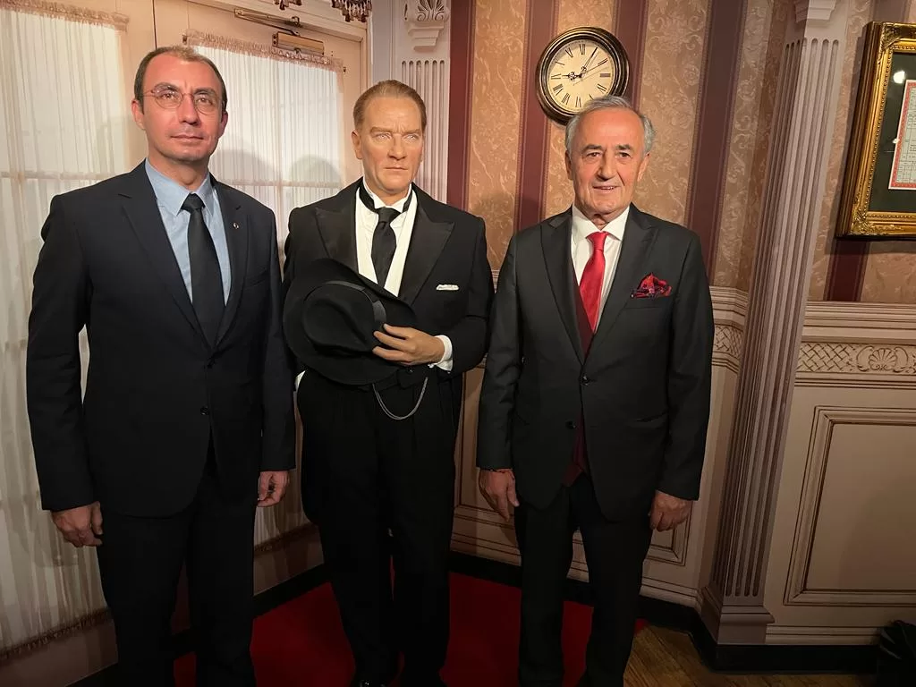 Atatürk'ün balmumu heykeli, Berlin'de ziyarete açıldı
