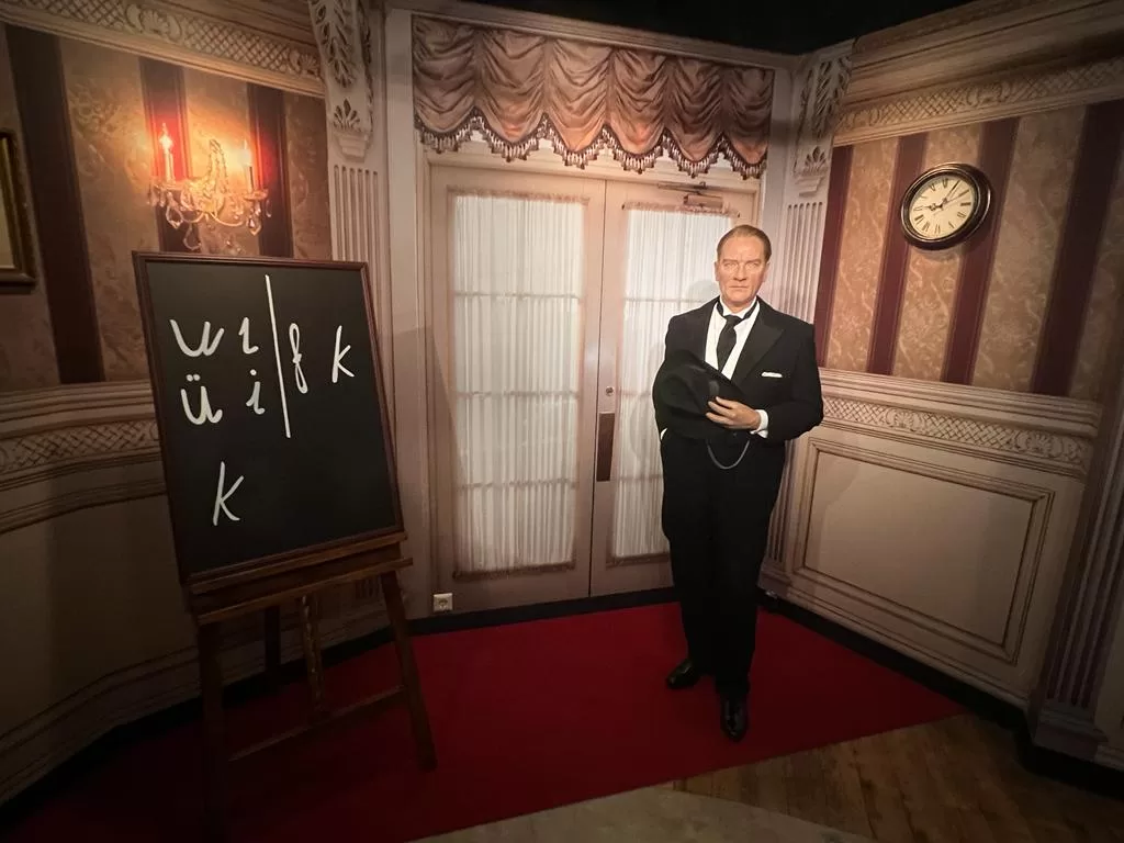 Atatürk'ün balmumu heykeli, Berlin'de ziyarete açıldı