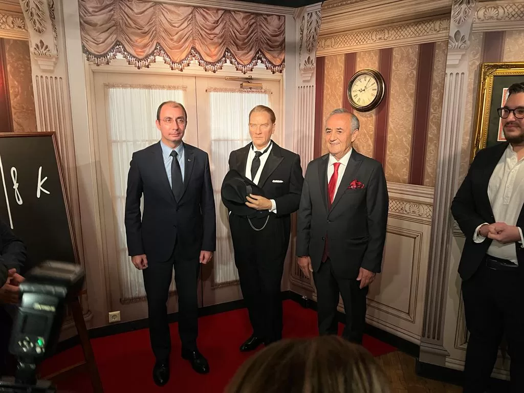 Atatürk'ün balmumu heykeli, Berlin'de ziyarete açıldı