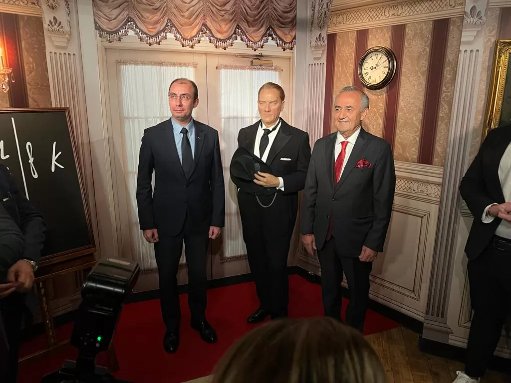 Atatürk'ün balmumu heykeli, Berlin'de ziyarete açıldı