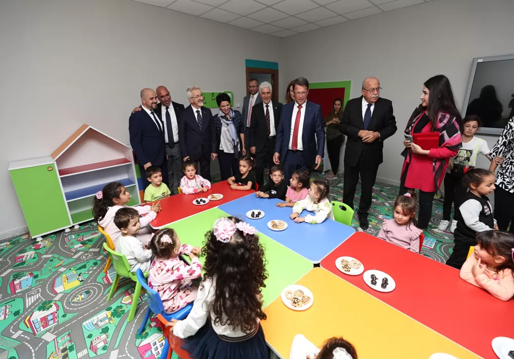 Almanya’daki öğretmenlerimizden depremzede çocuklar için anaokulu