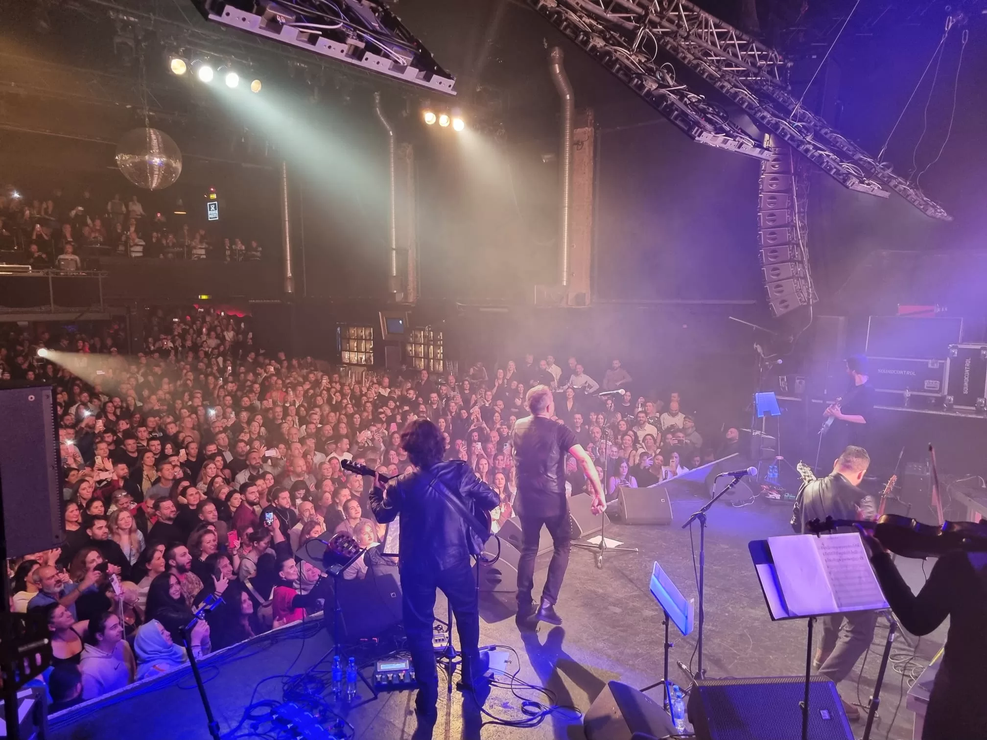 Haluk Levent Hamburg`u salladı