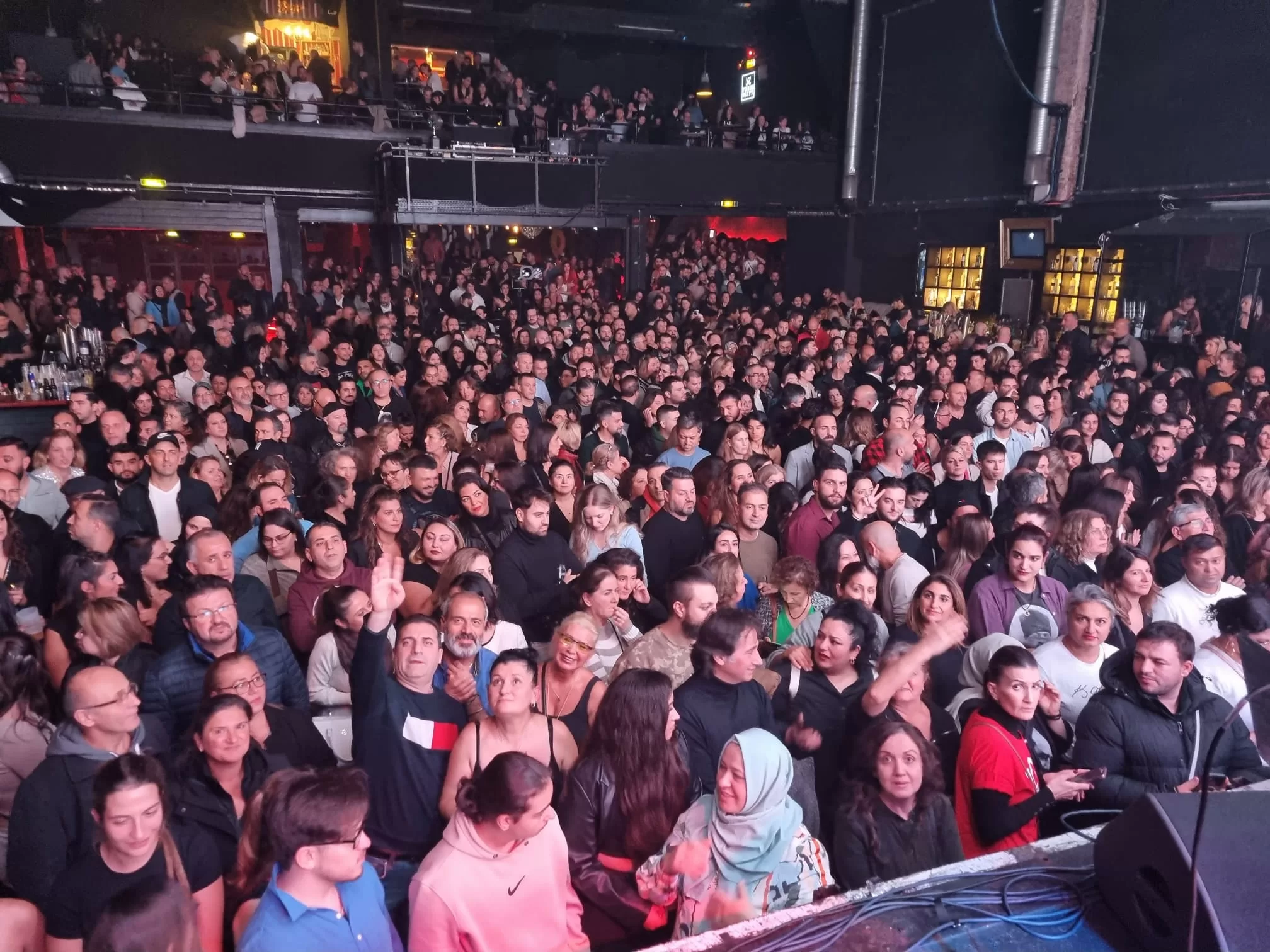 Haluk Levent Hamburg`u salladı