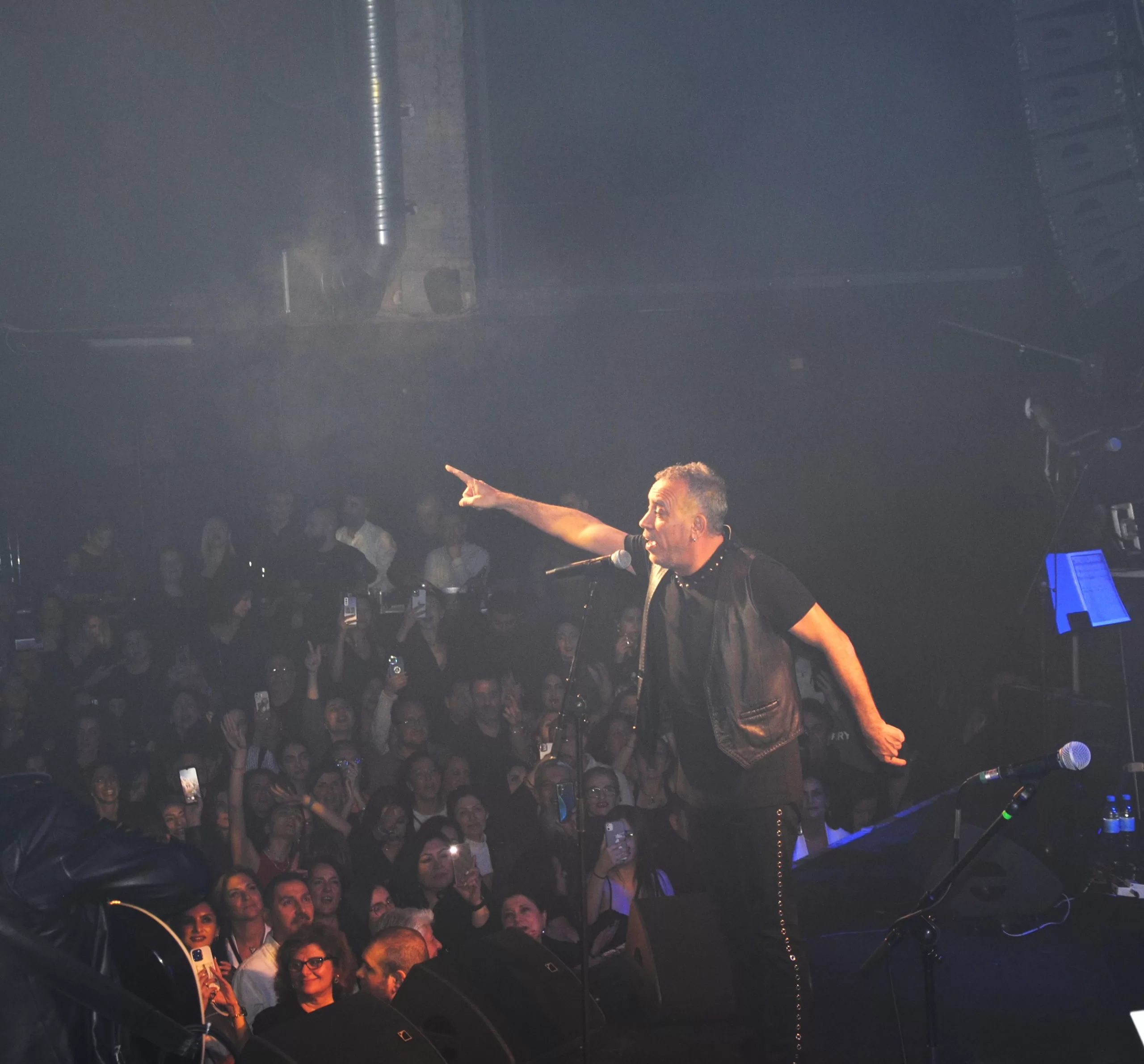 Haluk Levent Hamburg`u salladı