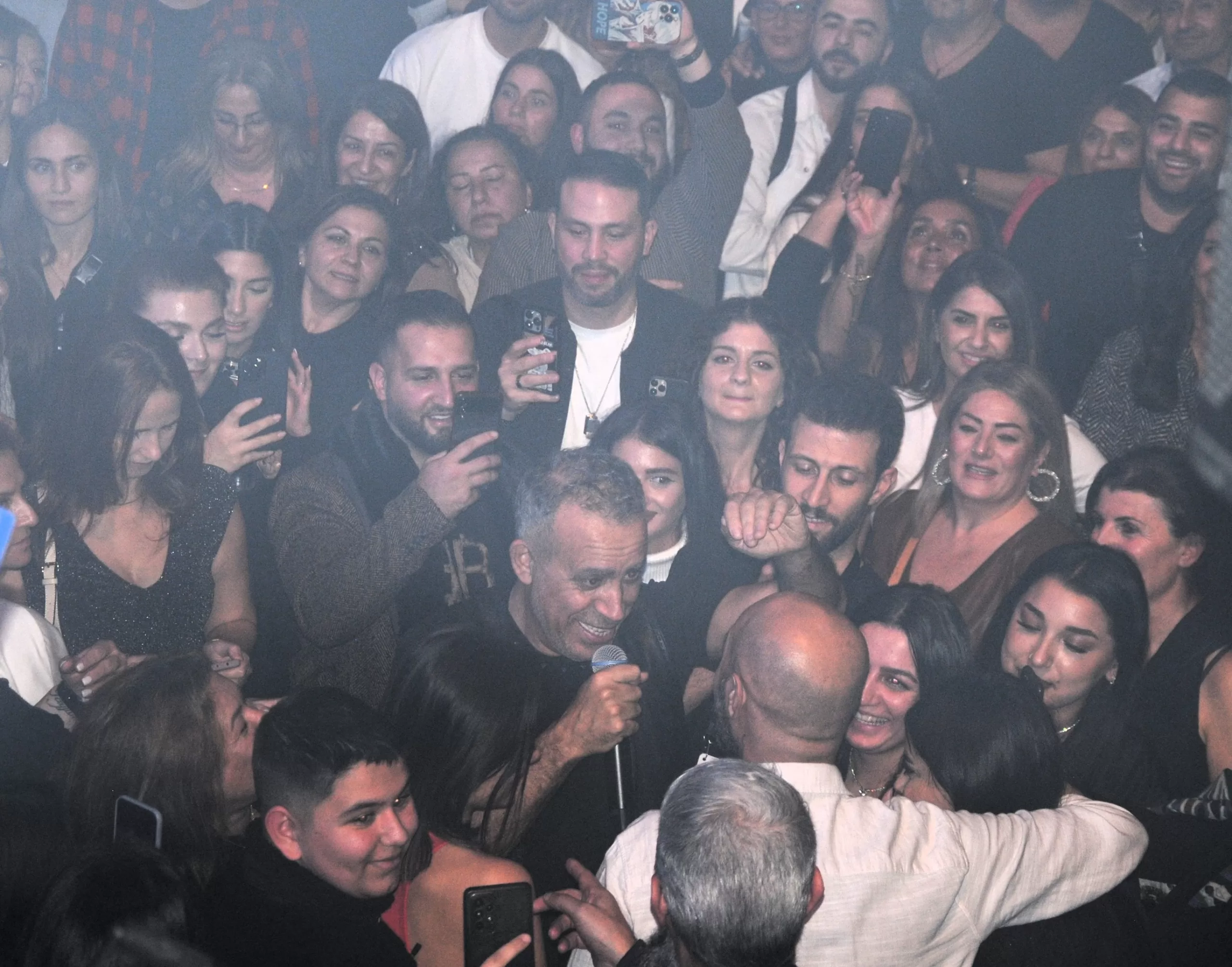 Haluk Levent Hamburg`u salladı