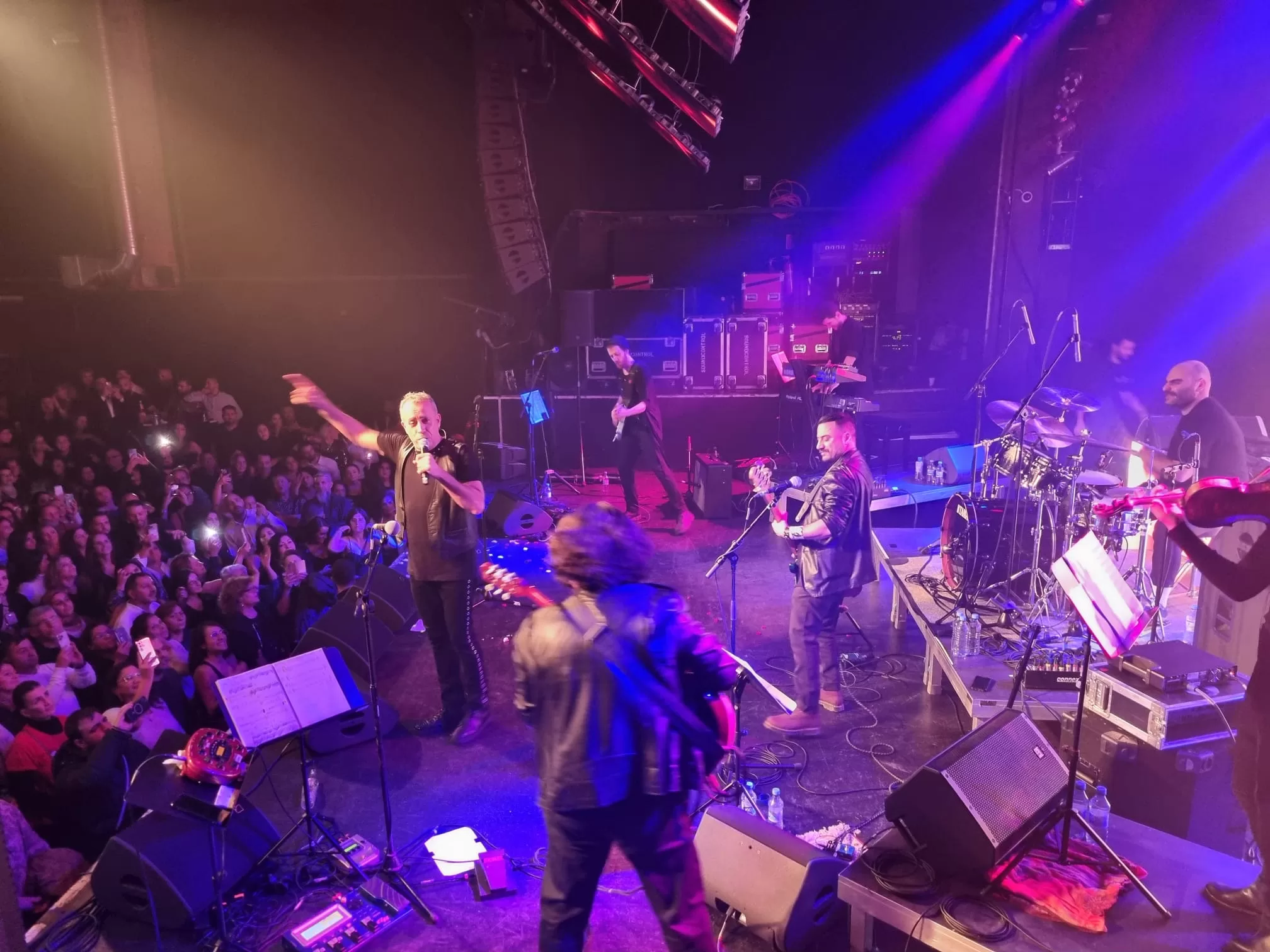 Haluk Levent Hamburg`u salladı