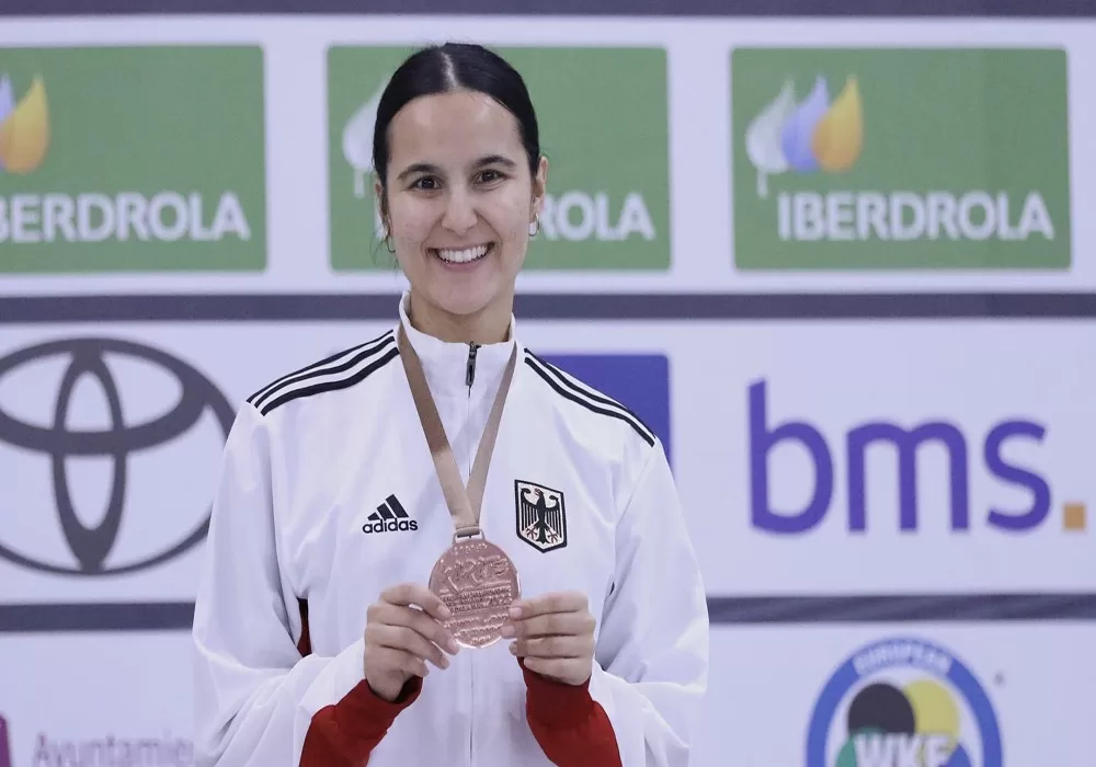 Karateci Gizem Buğur`a destek verelim