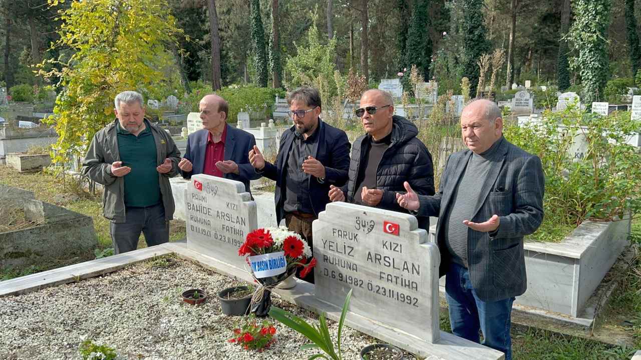 Mölln Katliamının Kurbanları Çarşamba‘da Mezarları Başında Anıldı