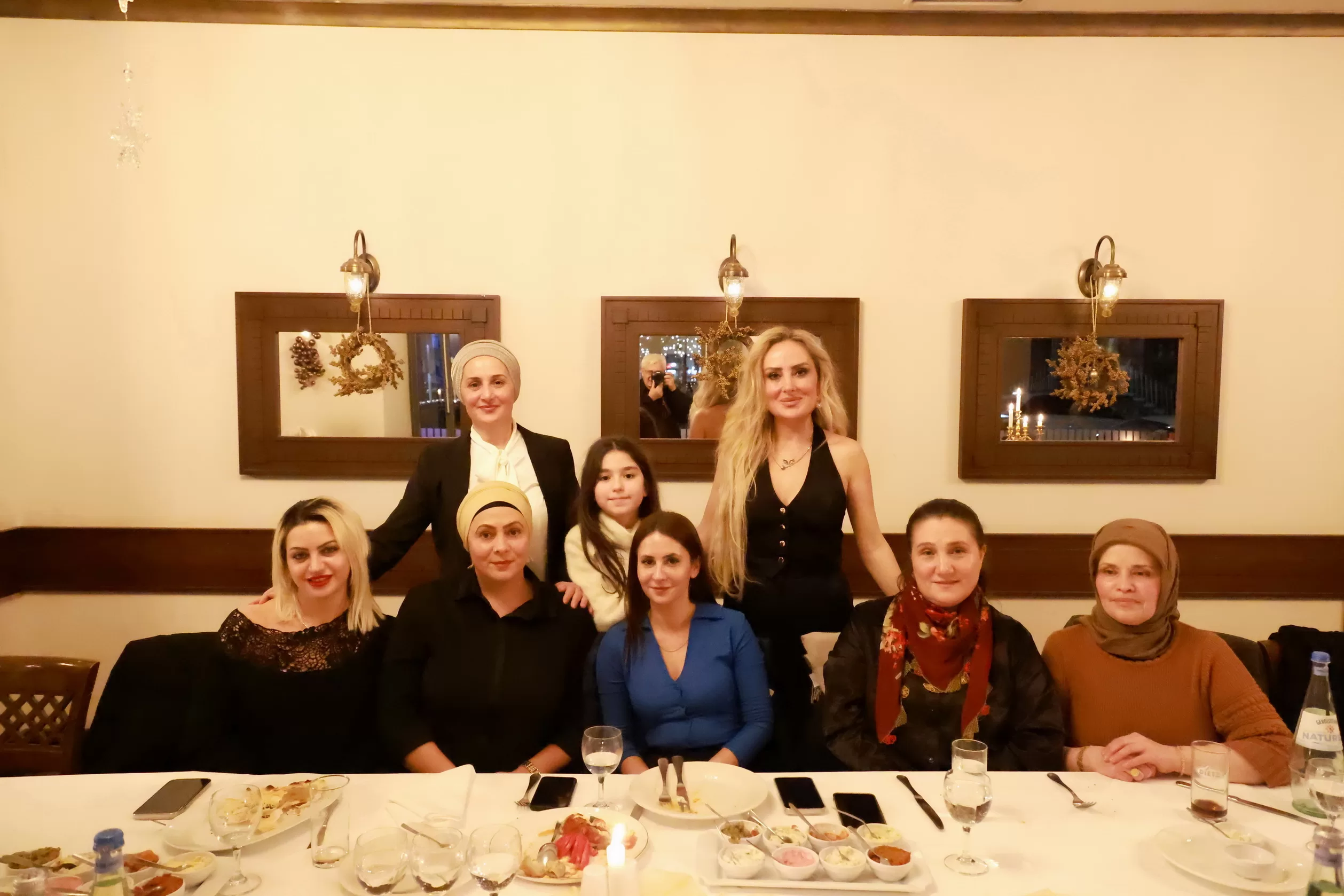 Dosteli Bakımevi 4 Farklı Restoranda 2023’e Veda Yemeği Verdi