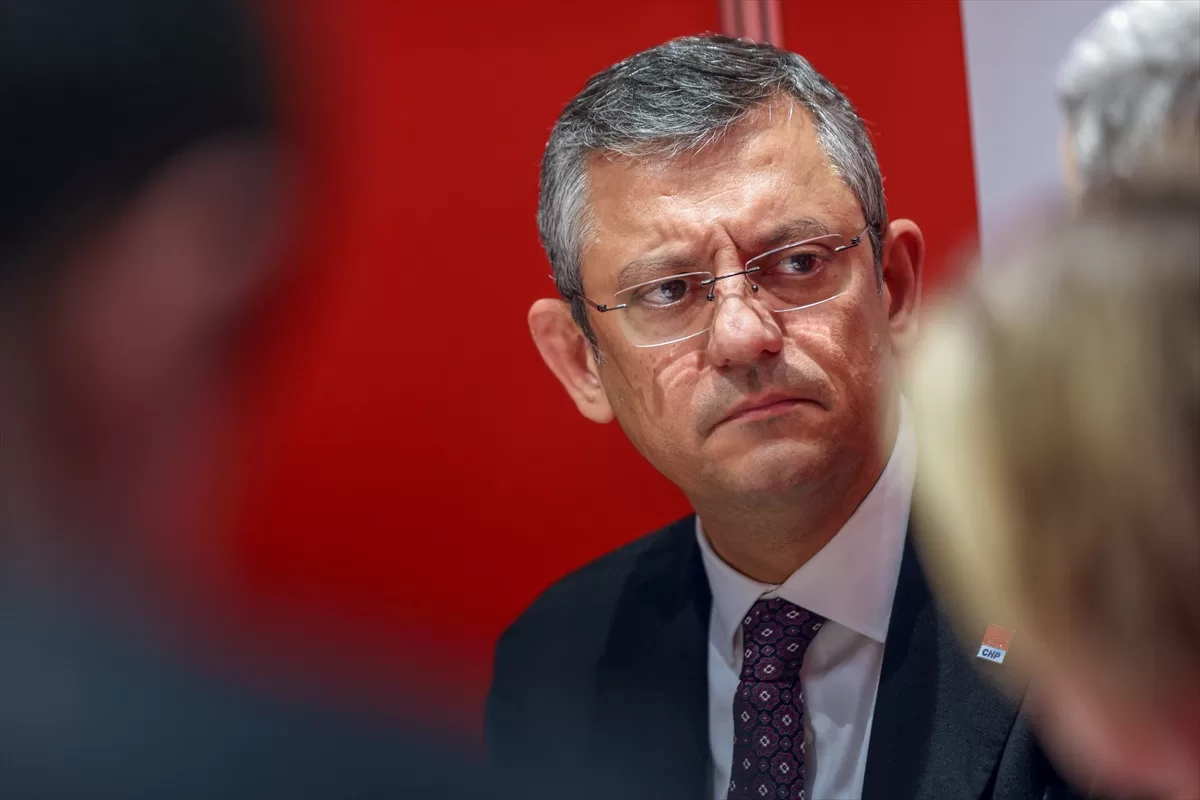 CHP Genel Başkanı Özel, Berlin’de eski Avrupa Parlamentosu Başkanı Schulz ile görüştü