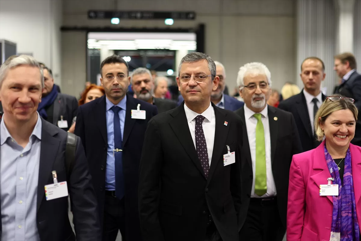 CHP Genel Başkanı Özel, Berlin’de eski Avrupa Parlamentosu Başkanı Schulz ile görüştü
