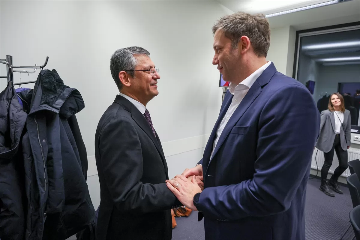 Almanya’da Sosyal Demokrat Parti’nin eş genel başkanları yeniden Esken ve Klingbeil oldu