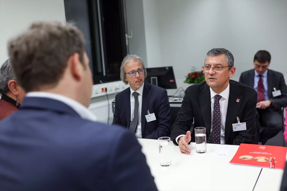 CHP Genel Başkanı Özel, Berlin'de SPD Eş Genel Başkanı Klingbeil ile bir araya geldi