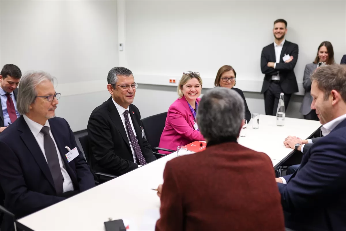 CHP Genel Başkanı Özel, Berlin'de SPD Eş Genel Başkanı Klingbeil ile bir araya geldi