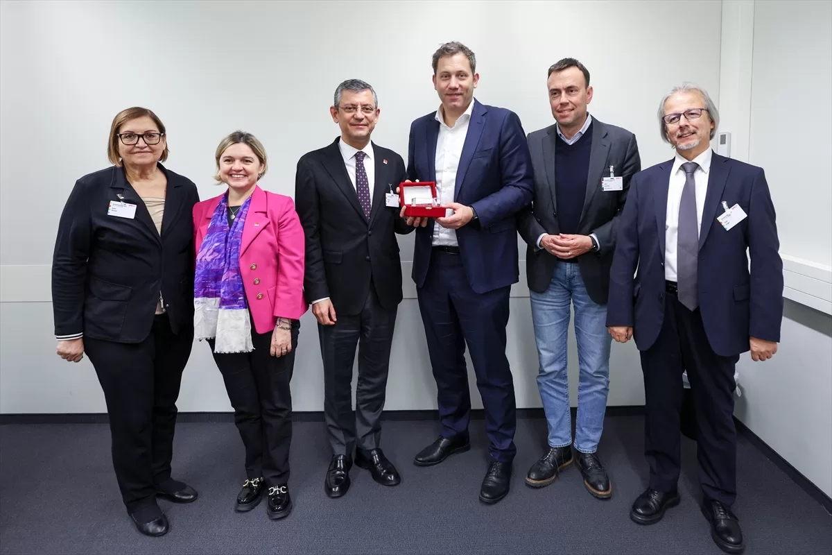 CHP Genel Başkanı Özel, Berlin'de SPD Eş Genel Başkanı Klingbeil ile bir araya geldi
