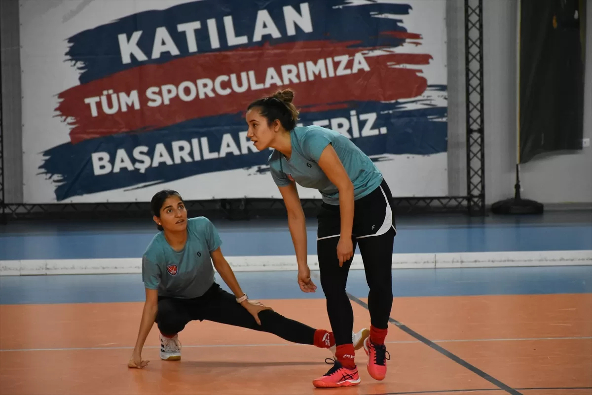 A Milli Kadın Hokey Takımı, Almanya'da gerçekleştirilecek 2024 Şampiyonası'na hazırlanıyor