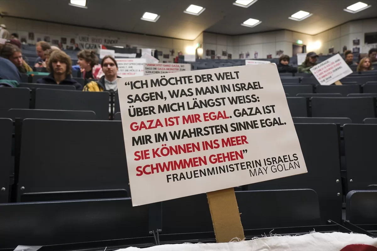 Berlin'de Gazze'deki soykırımı protesto eden öğrencilere polis müdahalesi