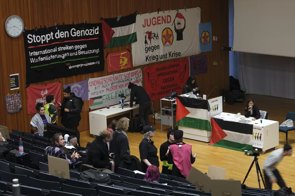 Berlin'de Gazze'deki soykırımı protesto eden öğrencilere polis müdahalesi