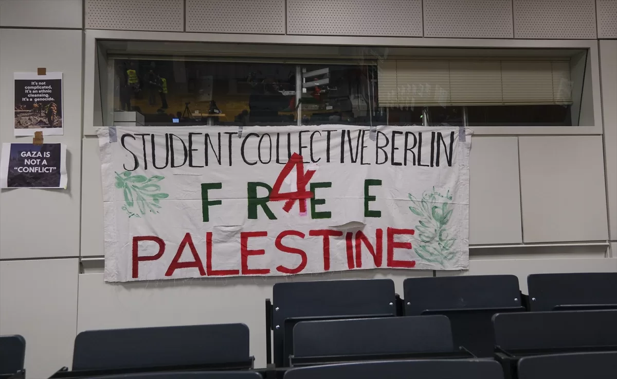 Berlin'de Gazze'deki soykırımı protesto eden öğrencilere polis müdahalesi