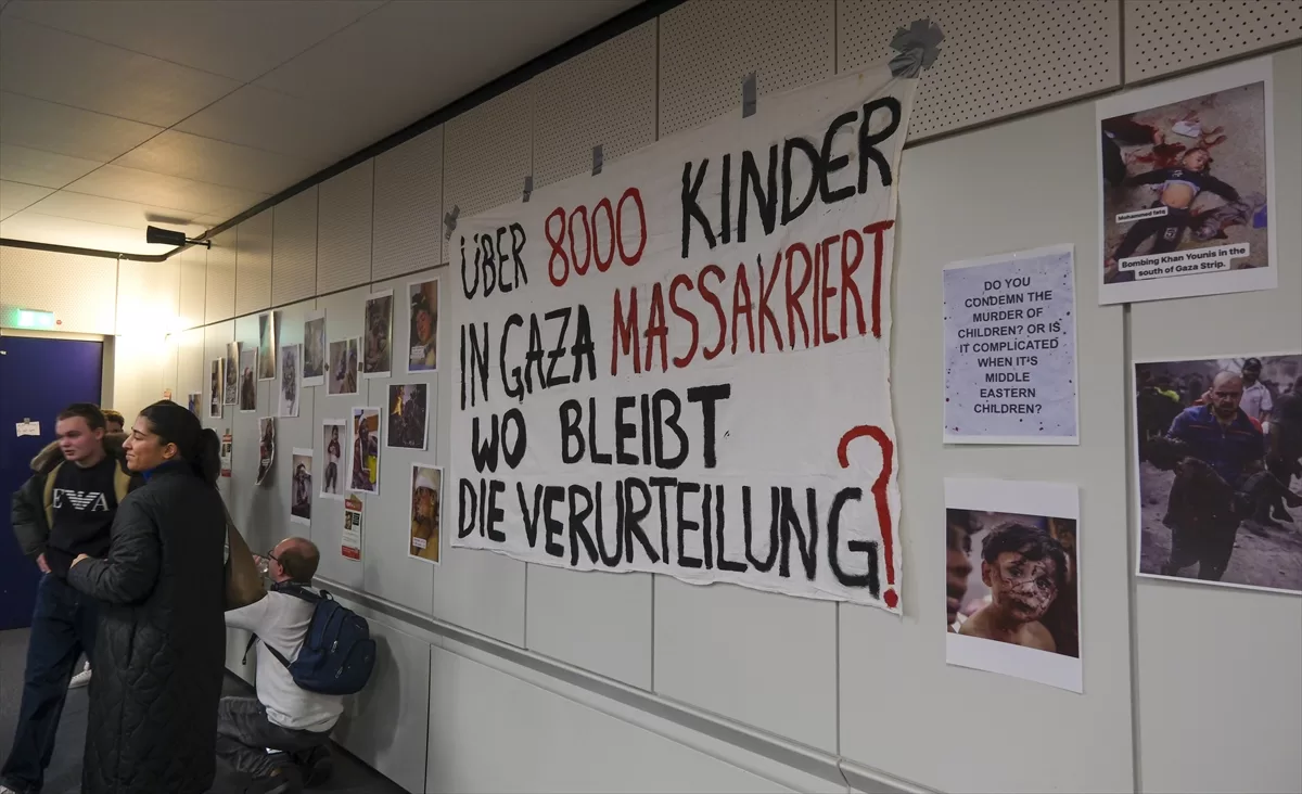 Berlin'de Gazze'deki soykırımı protesto eden öğrencilere polis müdahalesi