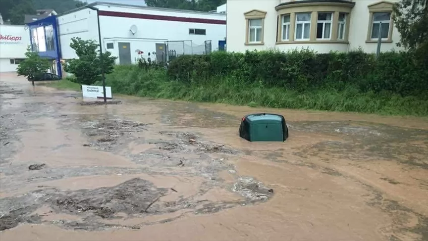 Almanya'da şiddetli yağış hayatı olumsuz etkiliyor