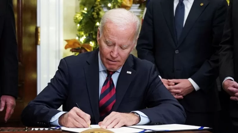 Biden 886 milyar dolarlık ABD savunma politikası bütçe yasa tasarısını imzaladı