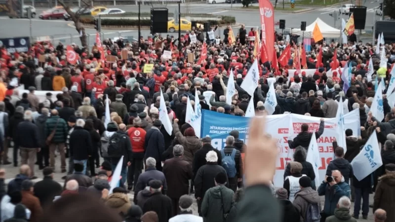 Büyük Emekli Mitingi’nde “Sefalet ücreti değil, insanca yaşayacak maaş” talebi