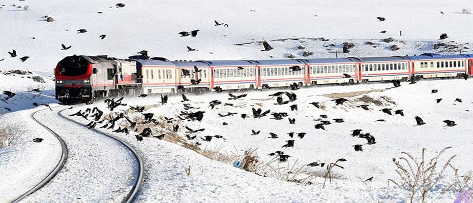 Yeni sezonda ilk seferine çıkan Turistik Doğu Ekspresi uğurlandı