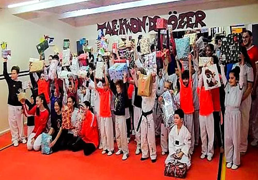 Tekvando Özer’in sporcularına hediye yağdı
