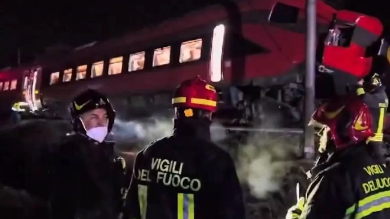 İtalya'da iki tren çarpıştı: 17 yaralı