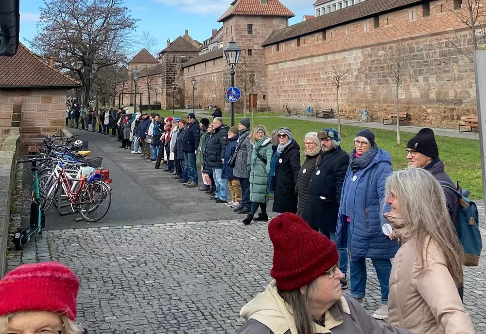 Nürnberg‘ de insan hakları için insan zinciri
