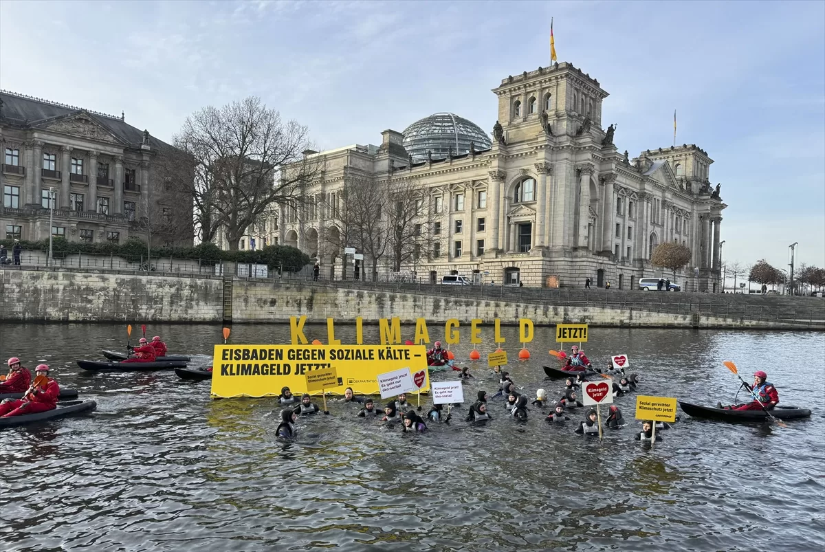 Greenpeace, Alman hükümetinin iklim politikasını protesto etti