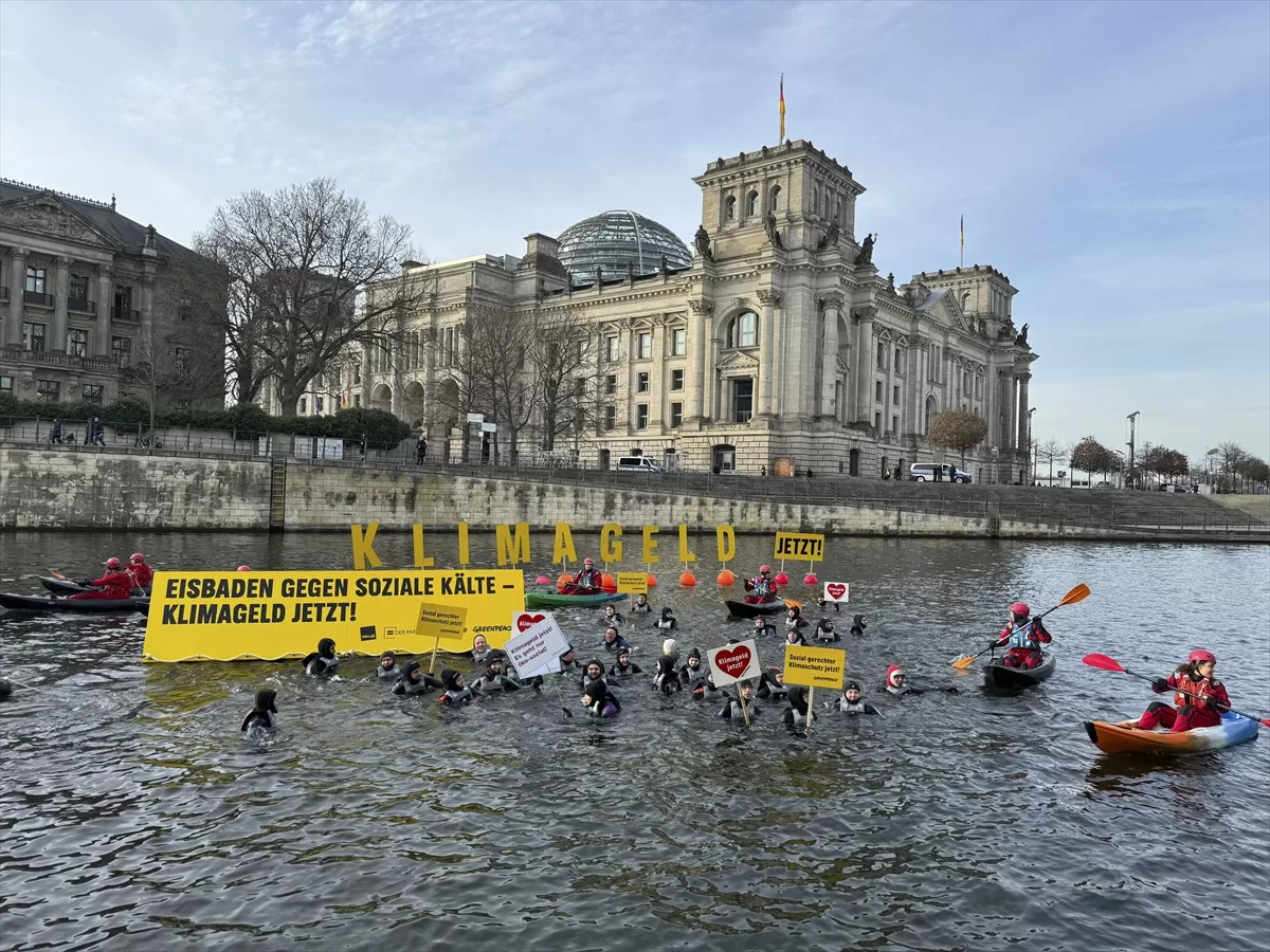 Greenpeace, Alman hükümetinin iklim politikasını protesto etti