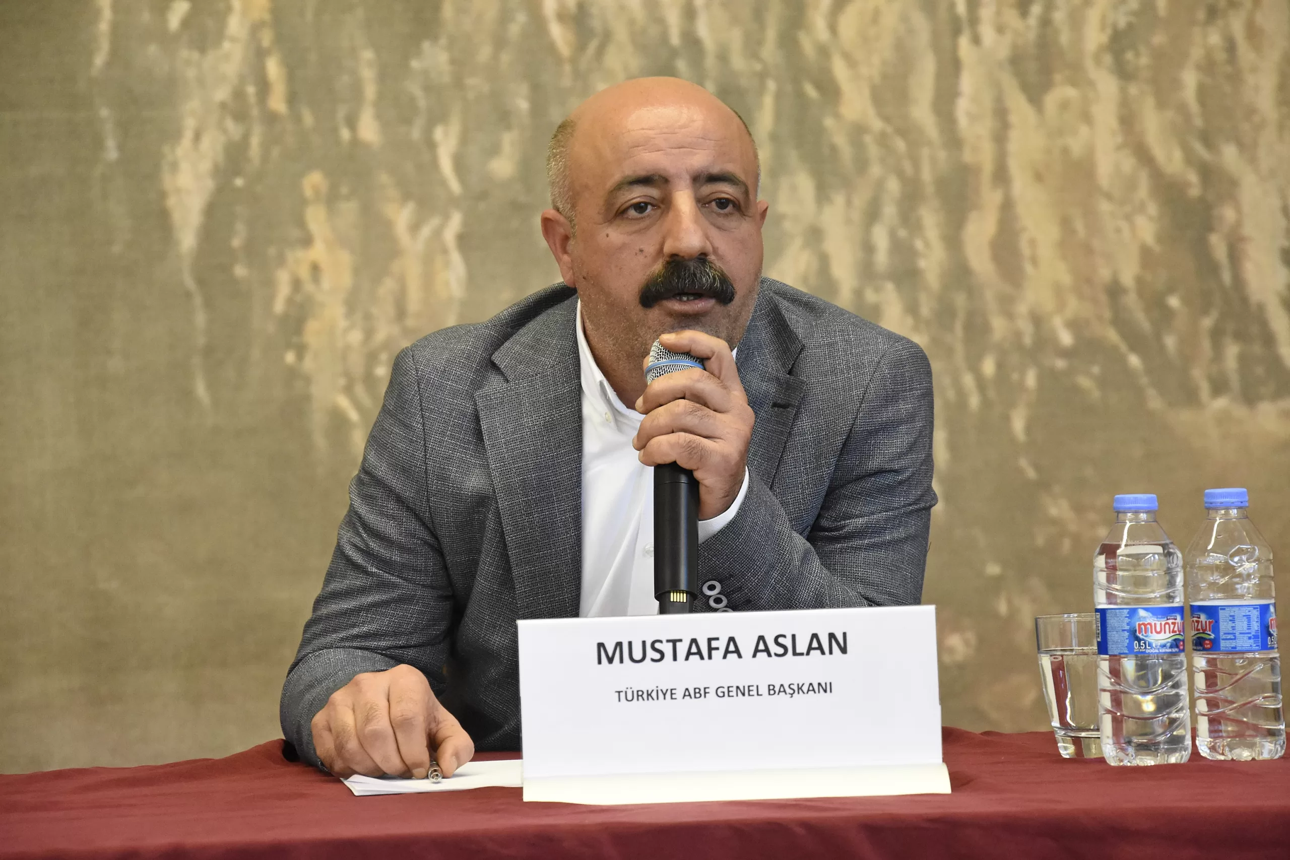 Aleviliğe karşı Asimilasyon Politikaları Panelde Tartışıldı