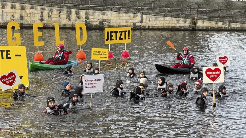 Greenpeace, Alman hükümetinin iklim politikasını protesto etti