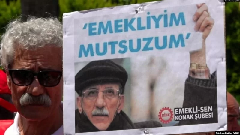 Ek zammı yeterli bulmayan emekliler hayat pahalılığından şikayetçi