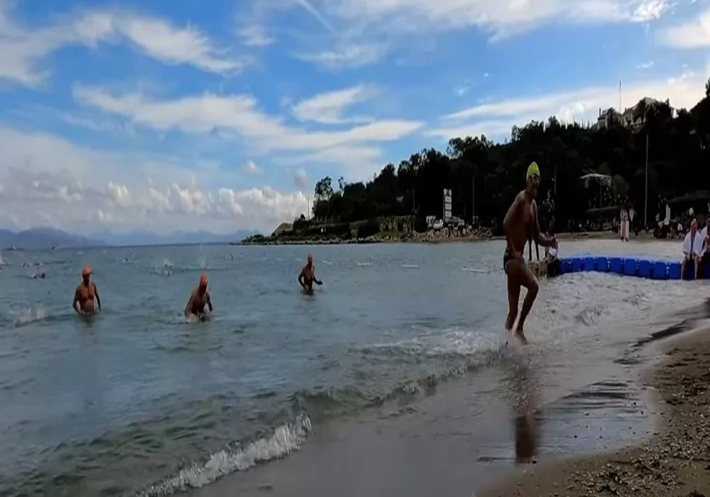 Ormanları koruma çağrısıyla serin suları kulaçladılar!