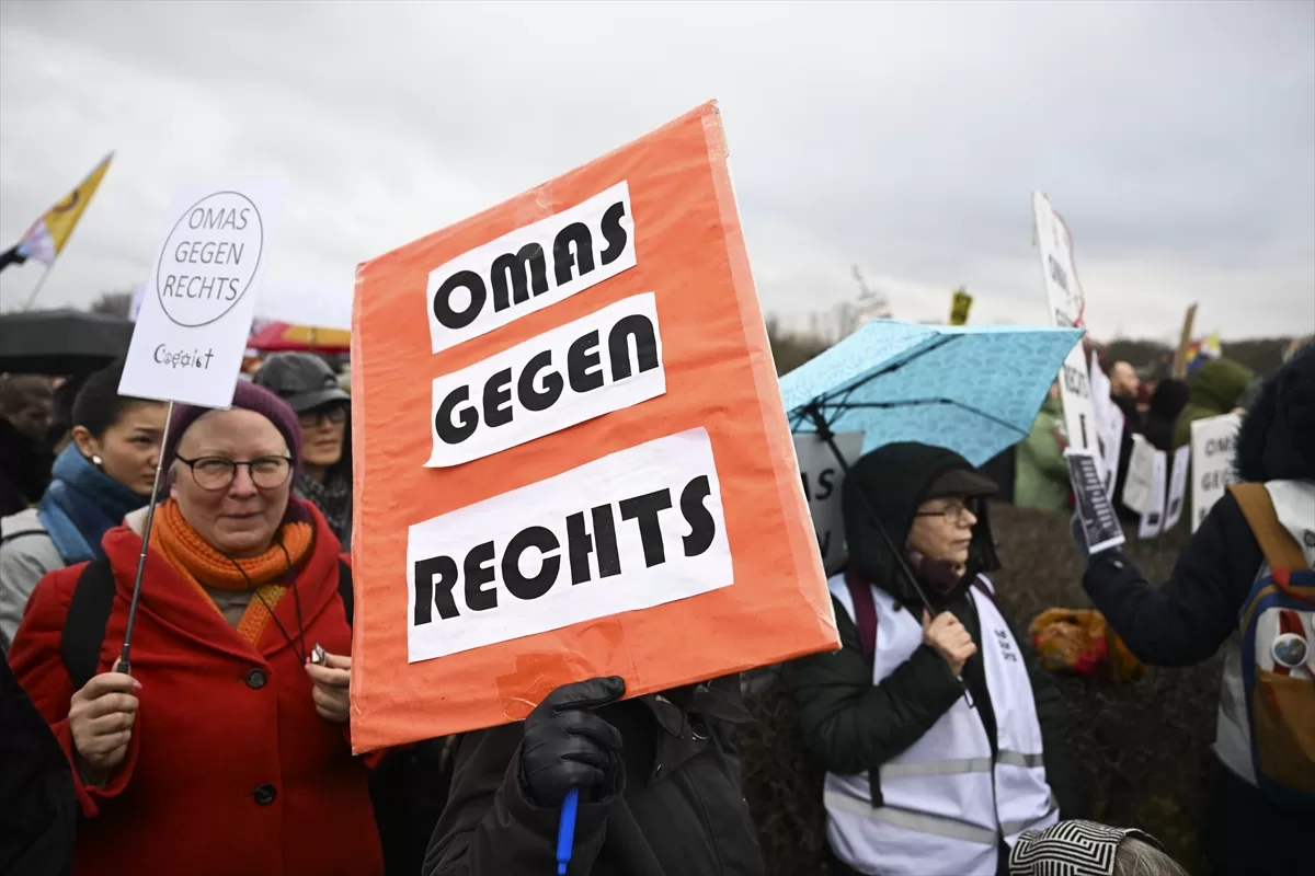 Yüz binlerce kişi aşırı sağa karşı gösteri yaptı