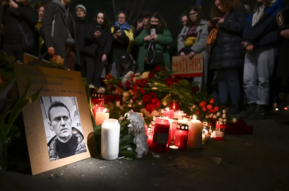 Aleksey Navalnıy, Berlin’deki Rus Büyükelçiliği önünde anıldı