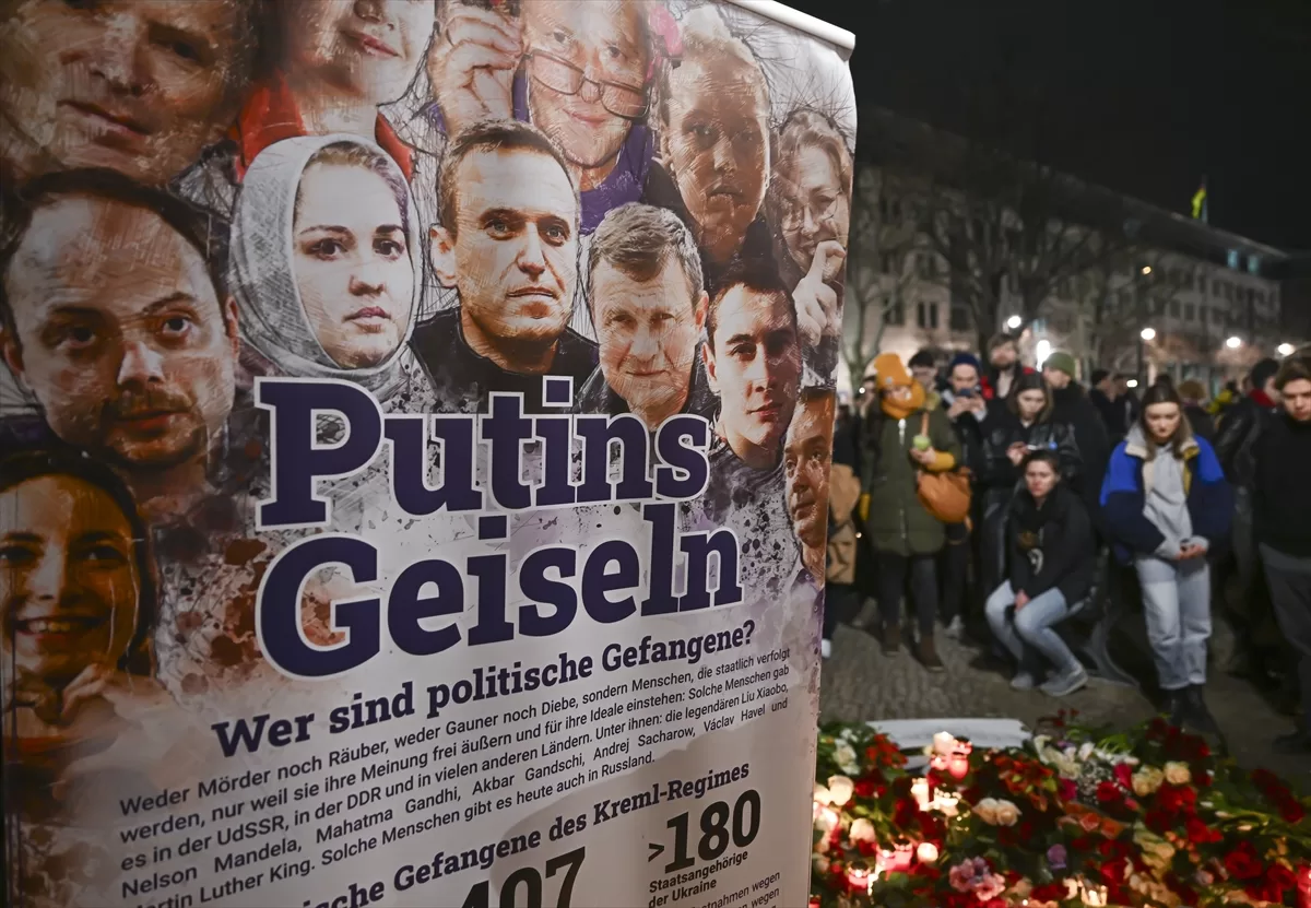Aleksey Navalnıy, Berlin’deki Rus Büyükelçiliği önünde anıldı