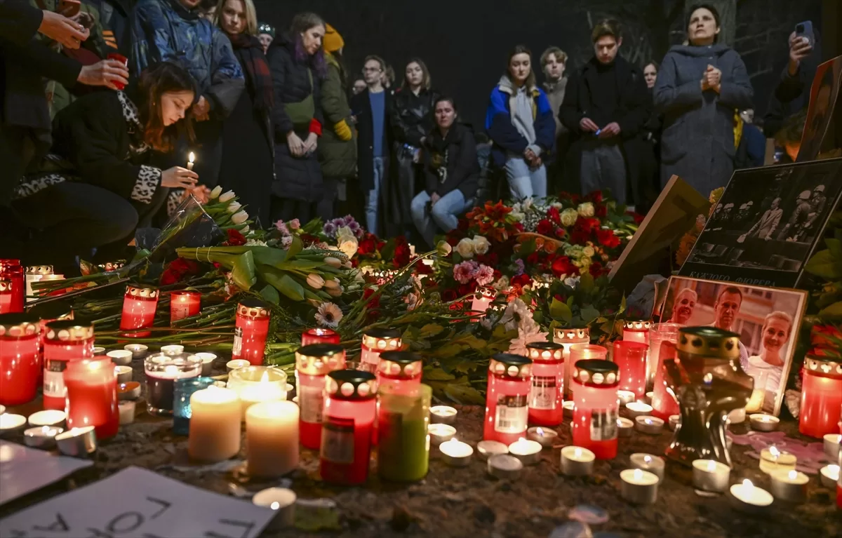Aleksey Navalnıy, Berlin’deki Rus Büyükelçiliği önünde anıldı