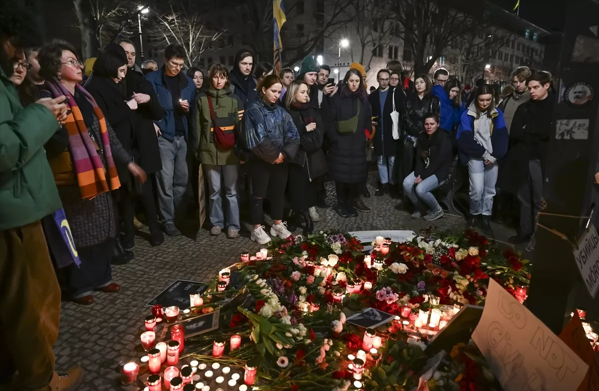 Aleksey Navalnıy, Berlin’deki Rus Büyükelçiliği önünde anıldı