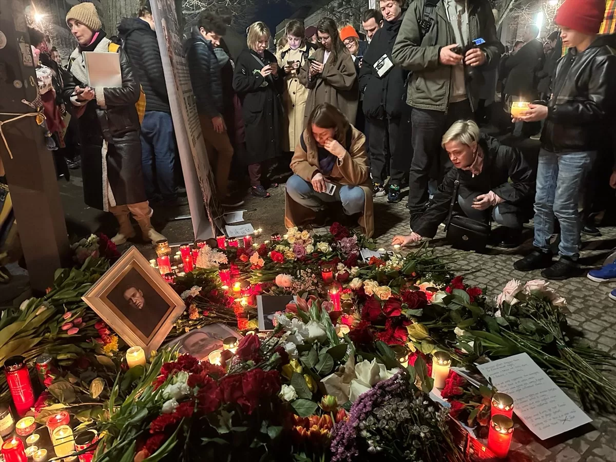 Aleksey Navalnıy, Berlin’deki Rus Büyükelçiliği önünde anıldı
